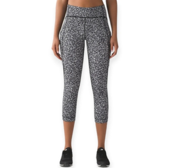 Lululemon Sole Training Mesh 22" Crop Leggings Black White Floral w Pockets 8 - Picture 5 of 14